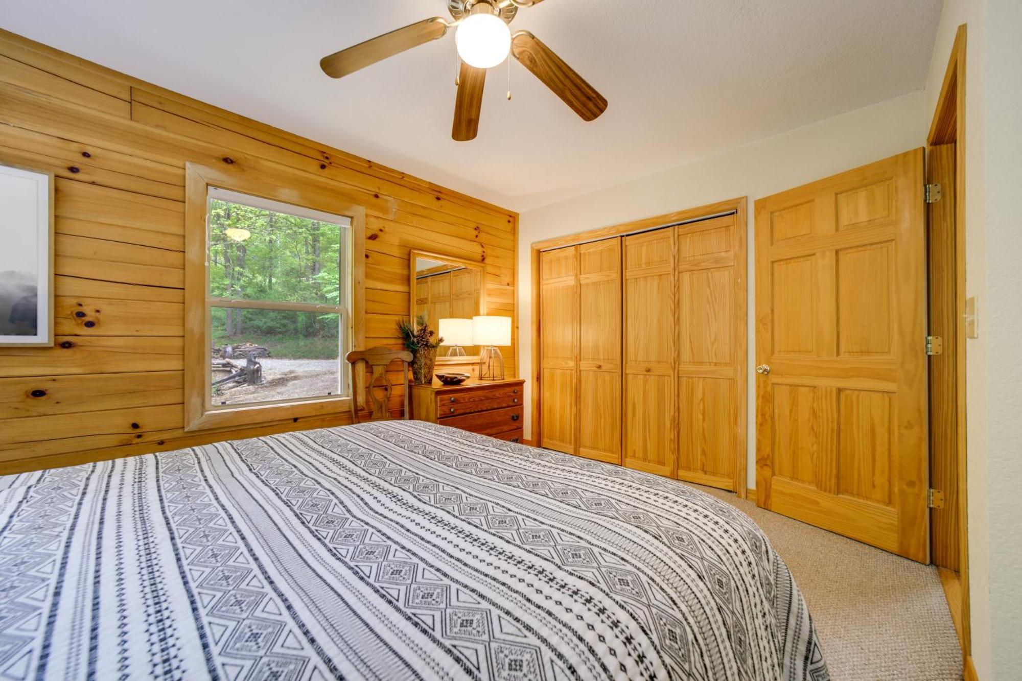 Peaceful Smoky Mountain Cabin With Deck And Fire Pit! Уэйнсвилл Экстерьер фото
