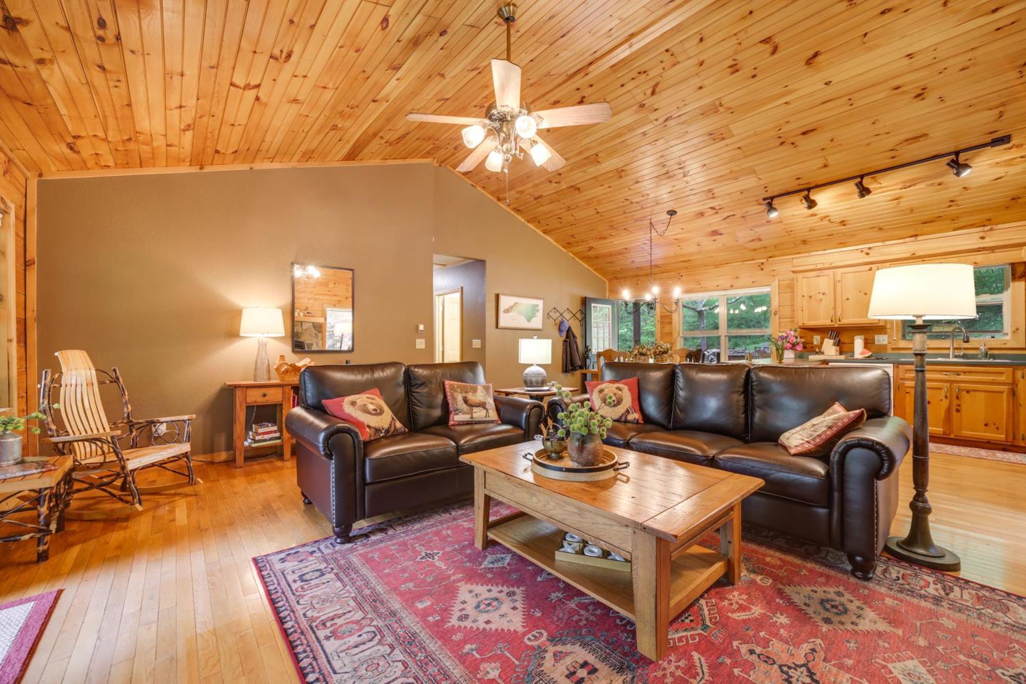 Peaceful Smoky Mountain Cabin With Deck And Fire Pit! Уэйнсвилл Экстерьер фото