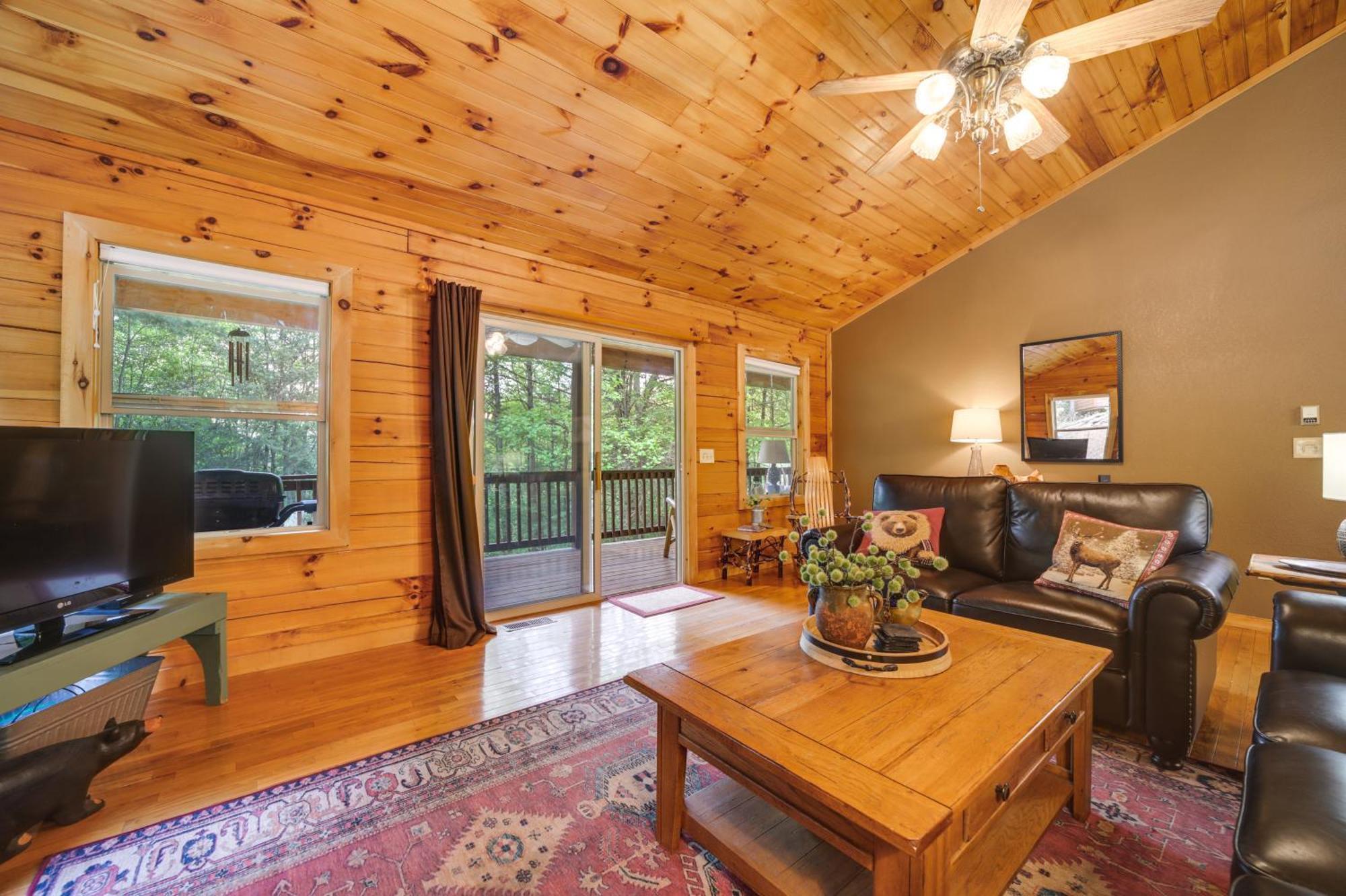 Peaceful Smoky Mountain Cabin With Deck And Fire Pit! Уэйнсвилл Экстерьер фото