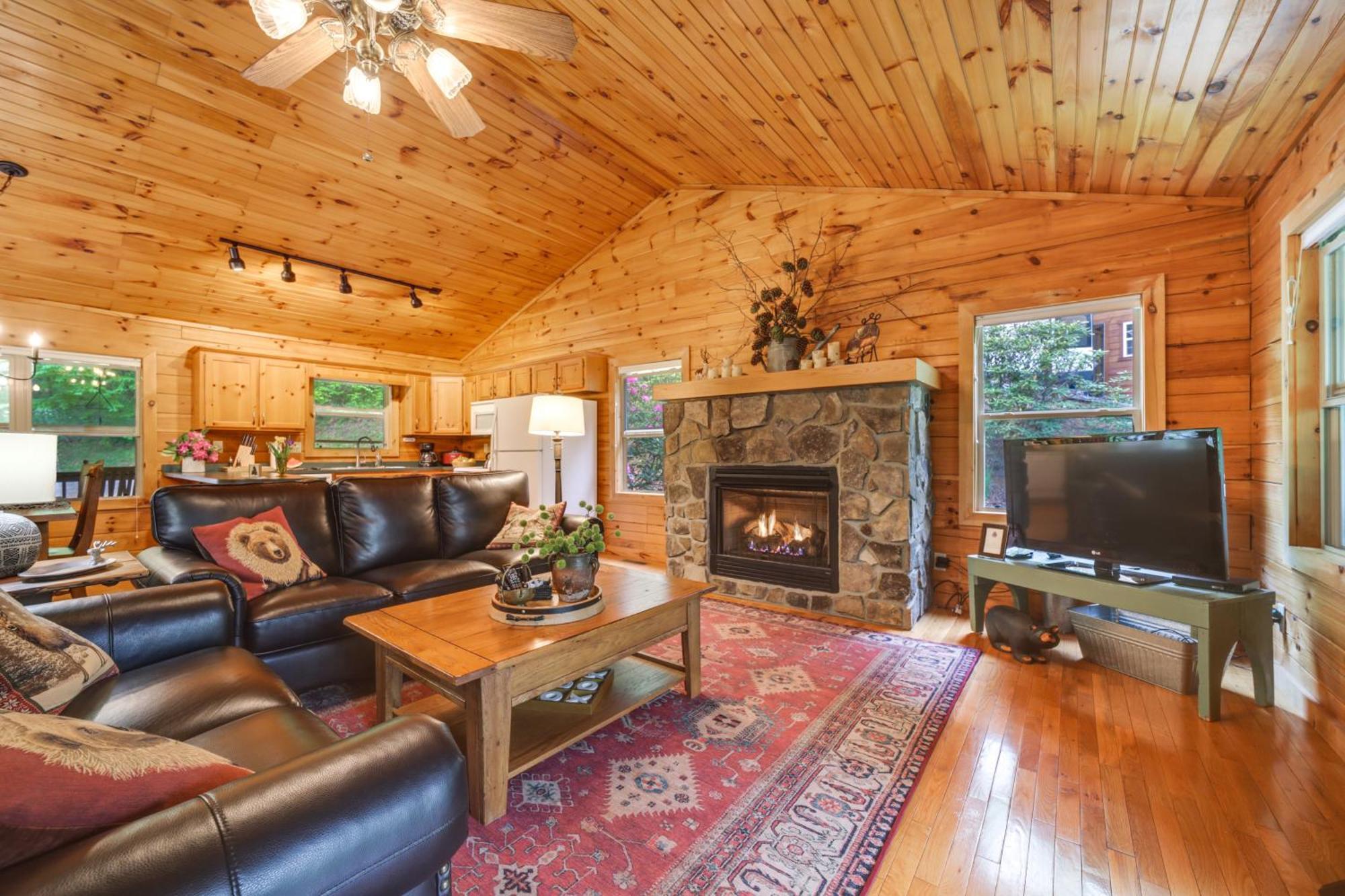 Peaceful Smoky Mountain Cabin With Deck And Fire Pit! Уэйнсвилл Экстерьер фото