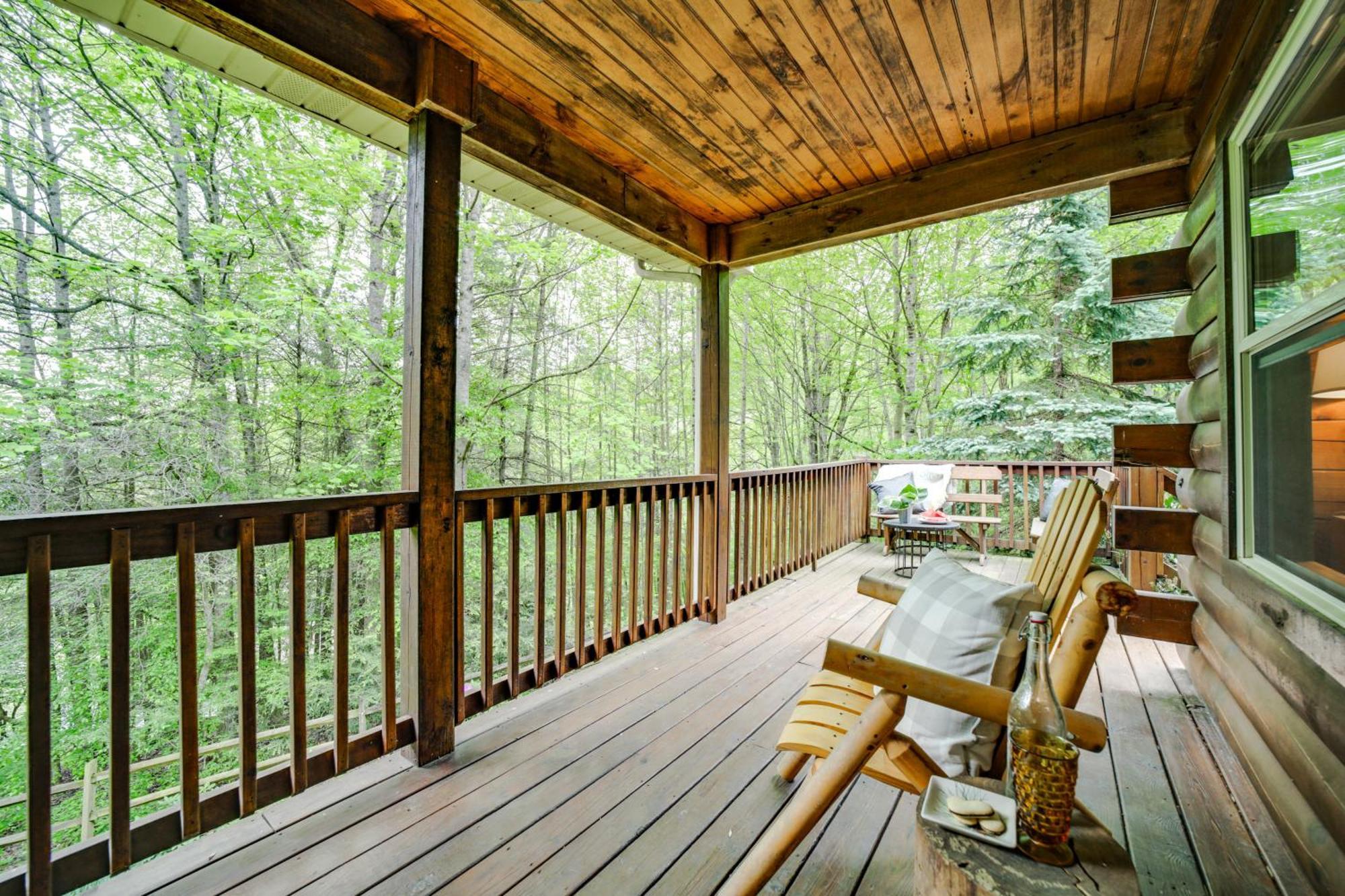 Peaceful Smoky Mountain Cabin With Deck And Fire Pit! Уэйнсвилл Экстерьер фото