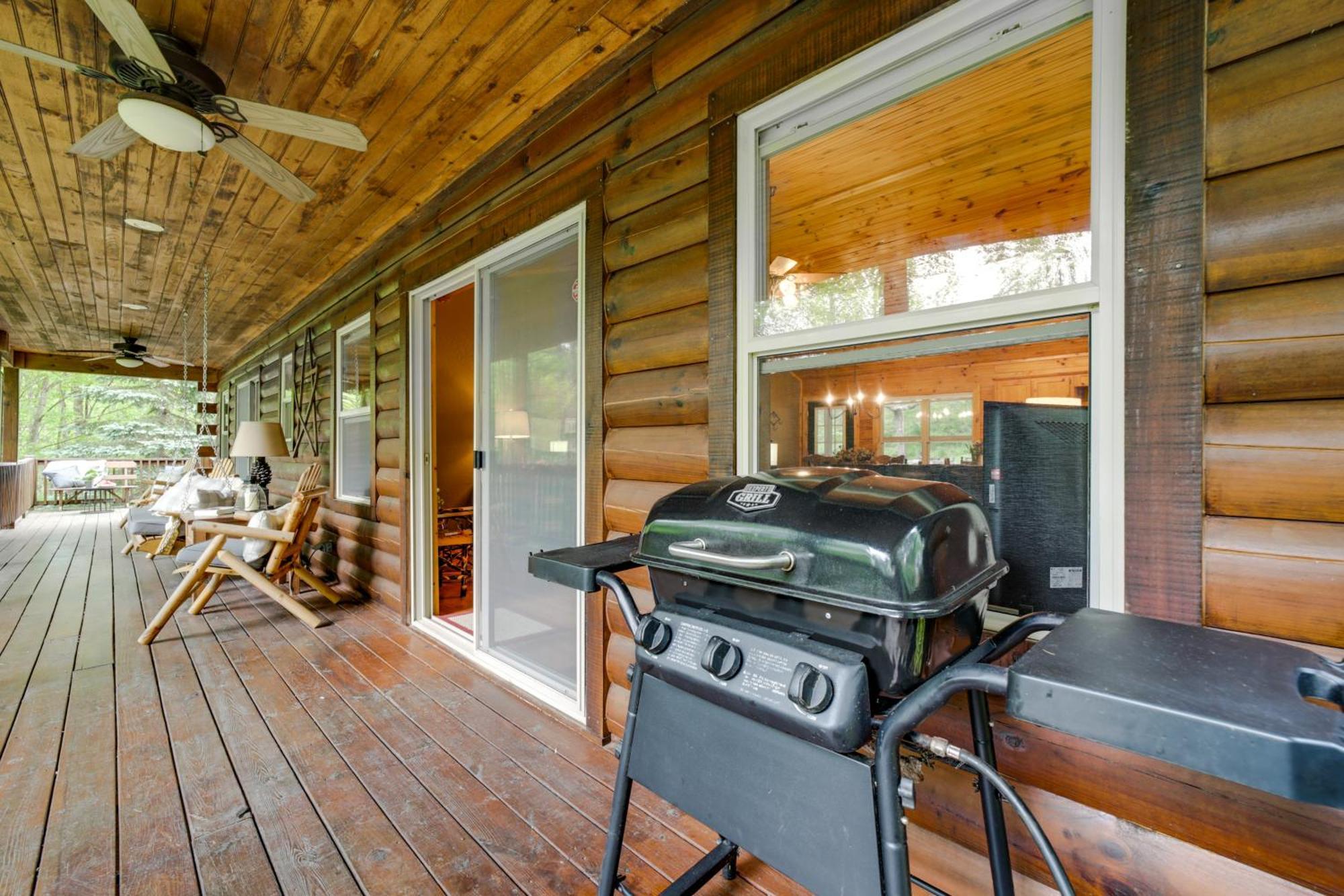 Peaceful Smoky Mountain Cabin With Deck And Fire Pit! Уэйнсвилл Экстерьер фото
